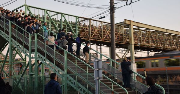 mitaka-pedestrian-overhead-bridge-anywhere