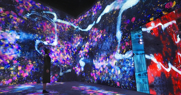 Immersive Photo